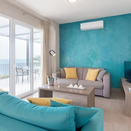 מלון דירות Blue Jasmine 4*