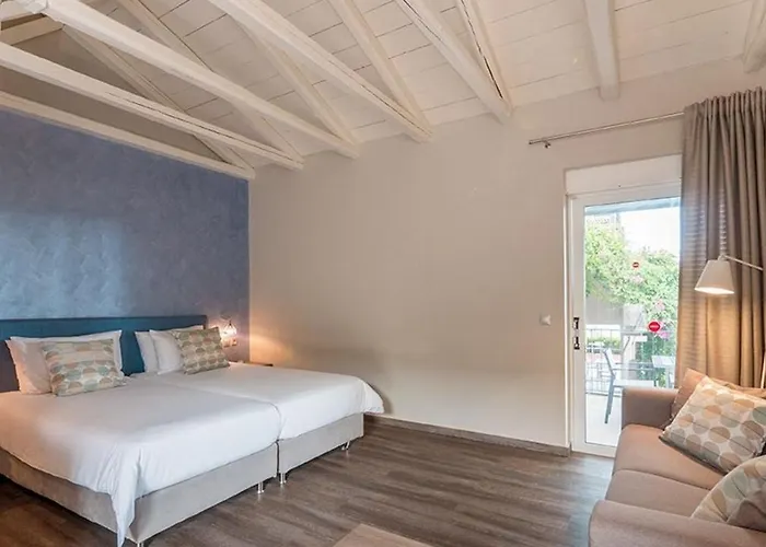 Blue Jasmine Aparthotel 4*