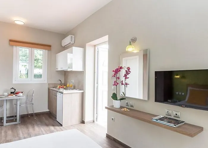 Blue Jasmine Aparthotel