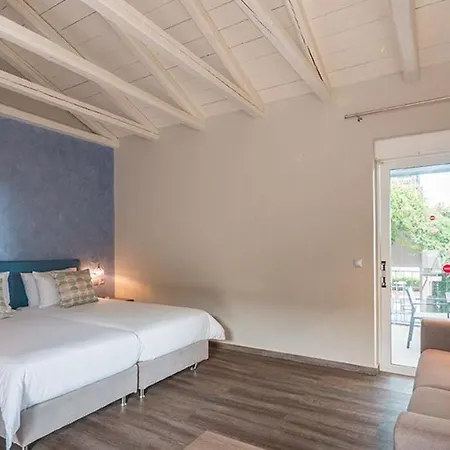 Blue Jasmine Aparthotel 4*